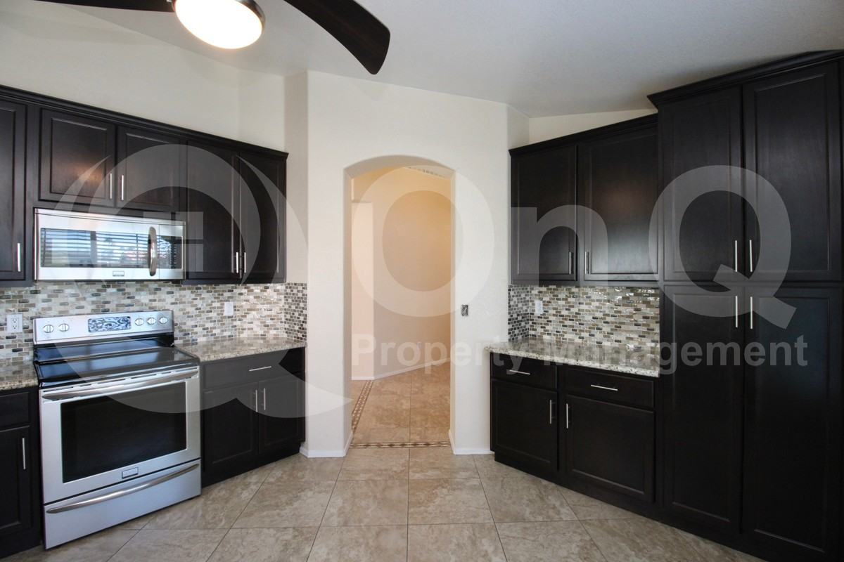 7113 N 28th Dr - Photo 3 of 24