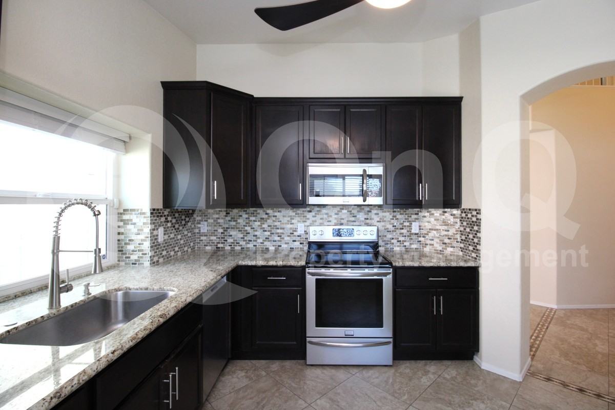 7113 N 28th Dr - Photo 4 of 24