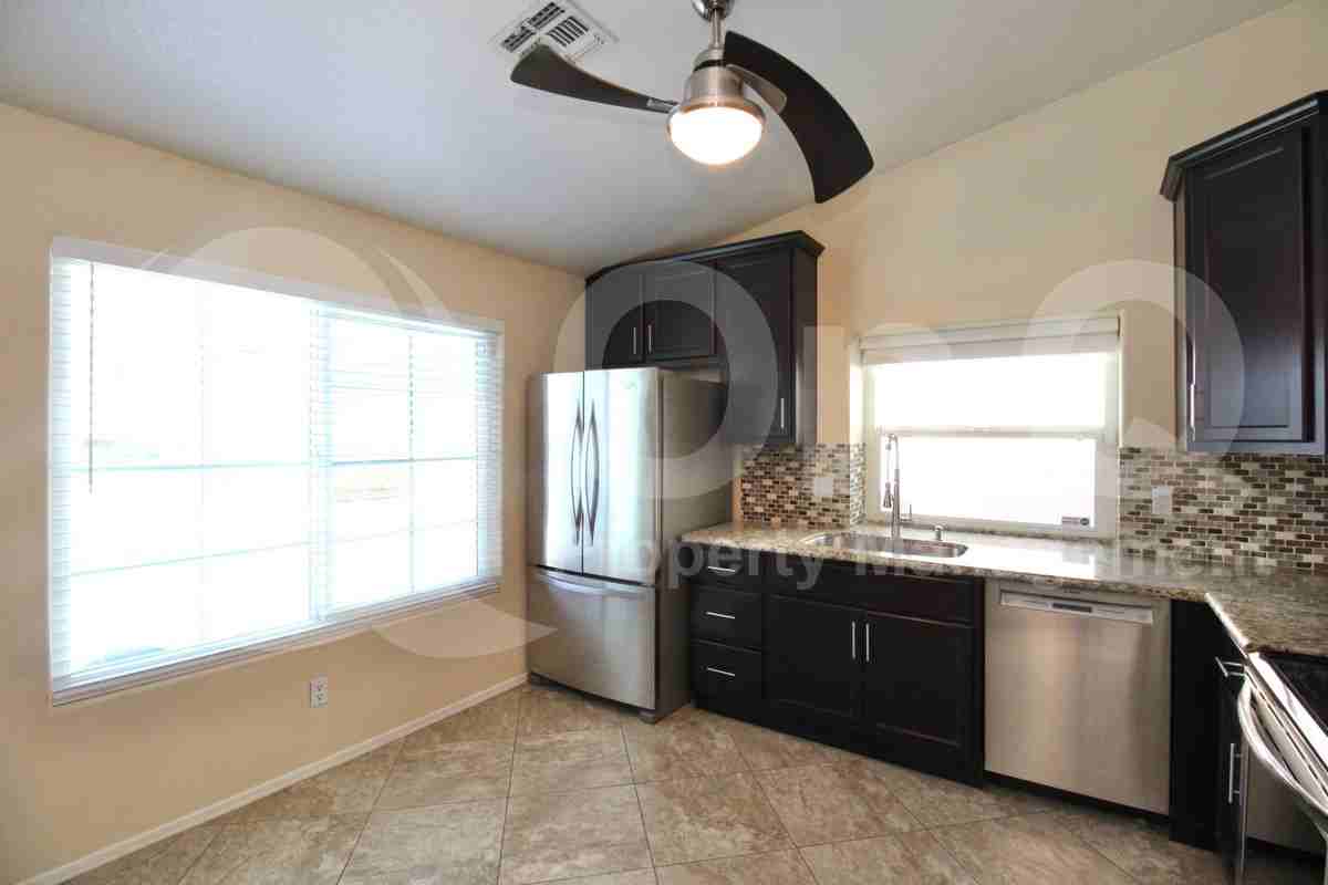 7113 N 28th Dr - Photo 5 of 24