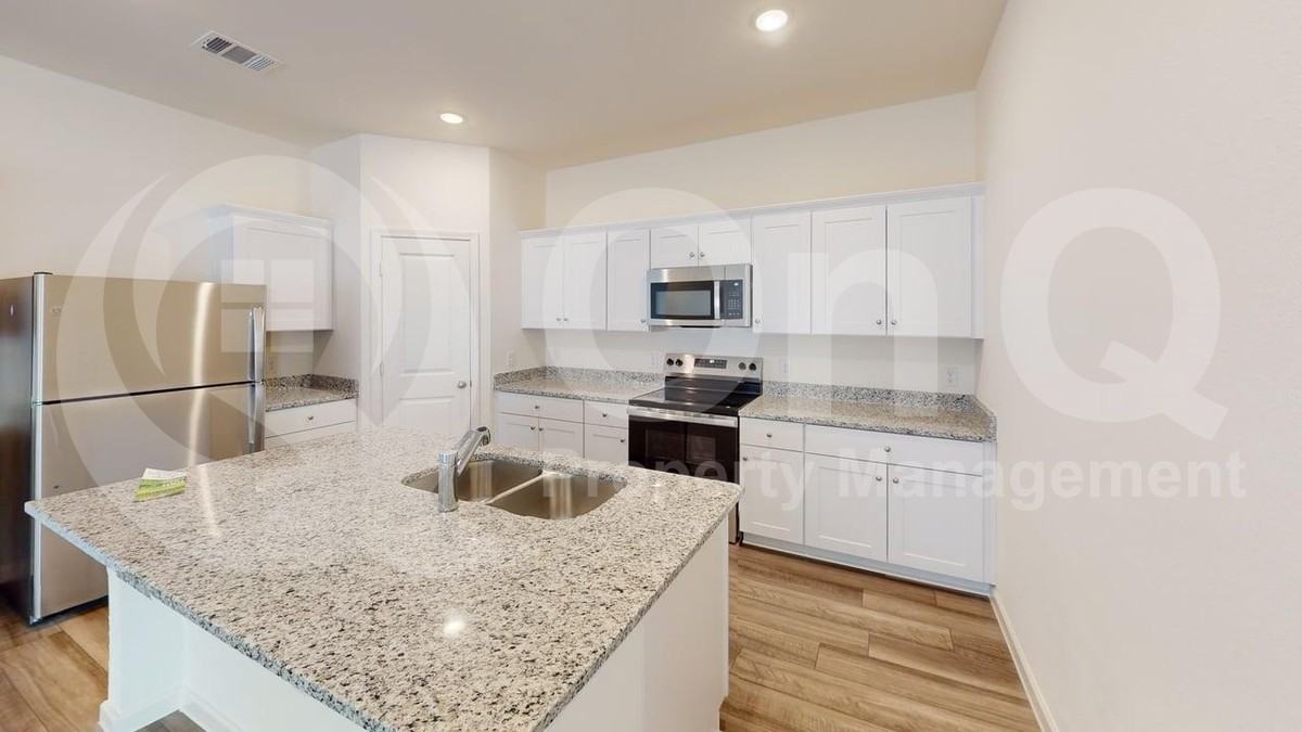 2312 Winthrop Ave - Photo 4 of 23