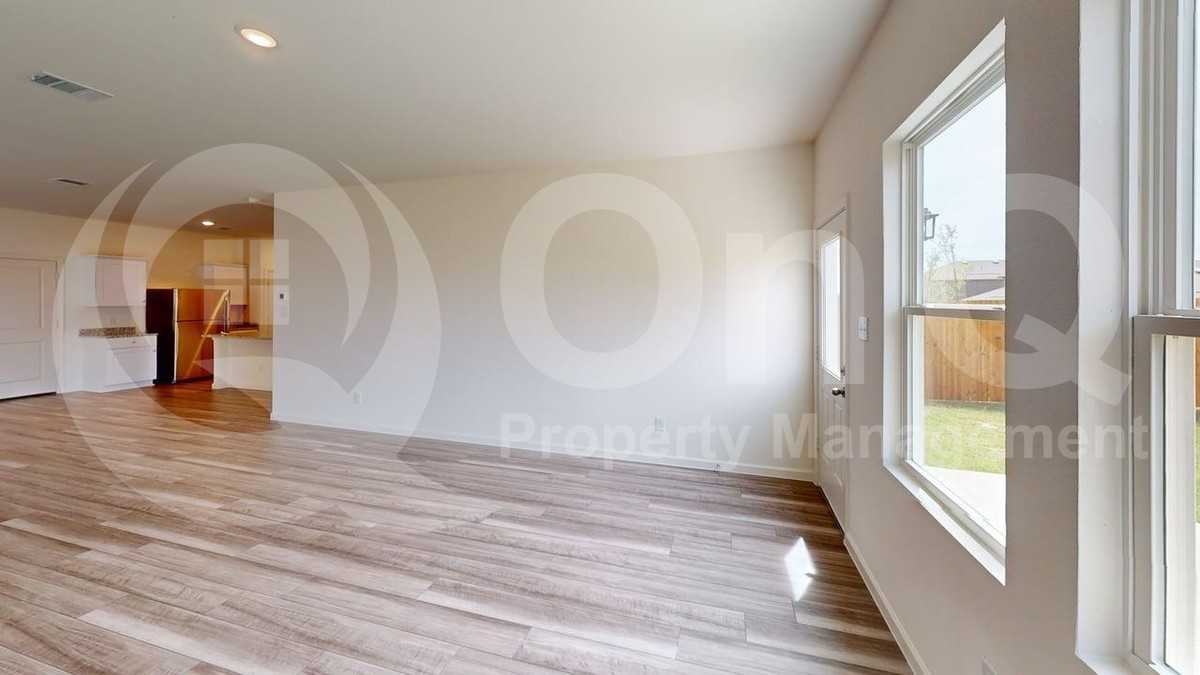 2312 Winthrop Ave - Photo 6 of 23