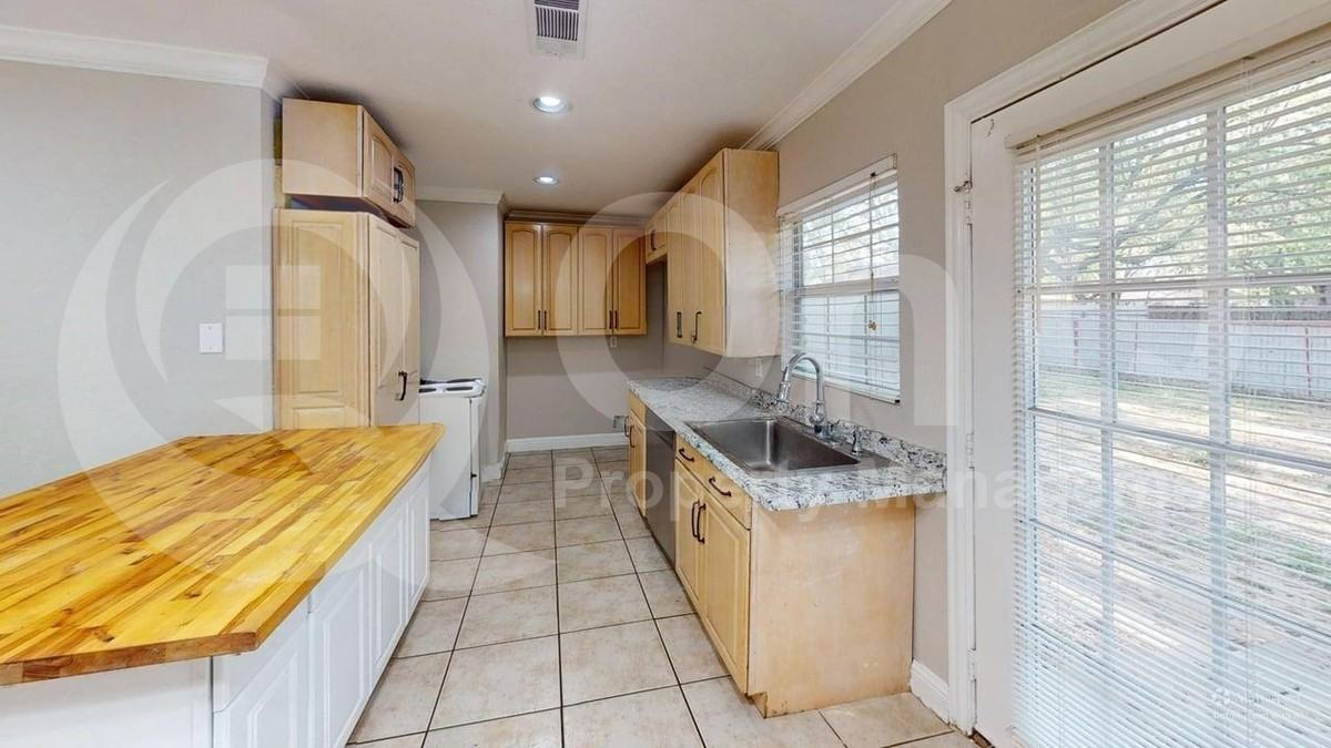 810 Pleasant Hills Dr - Photo 4 of 20