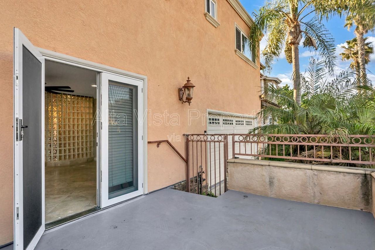 4070 Morrell St #4 - Photo 5 of 37