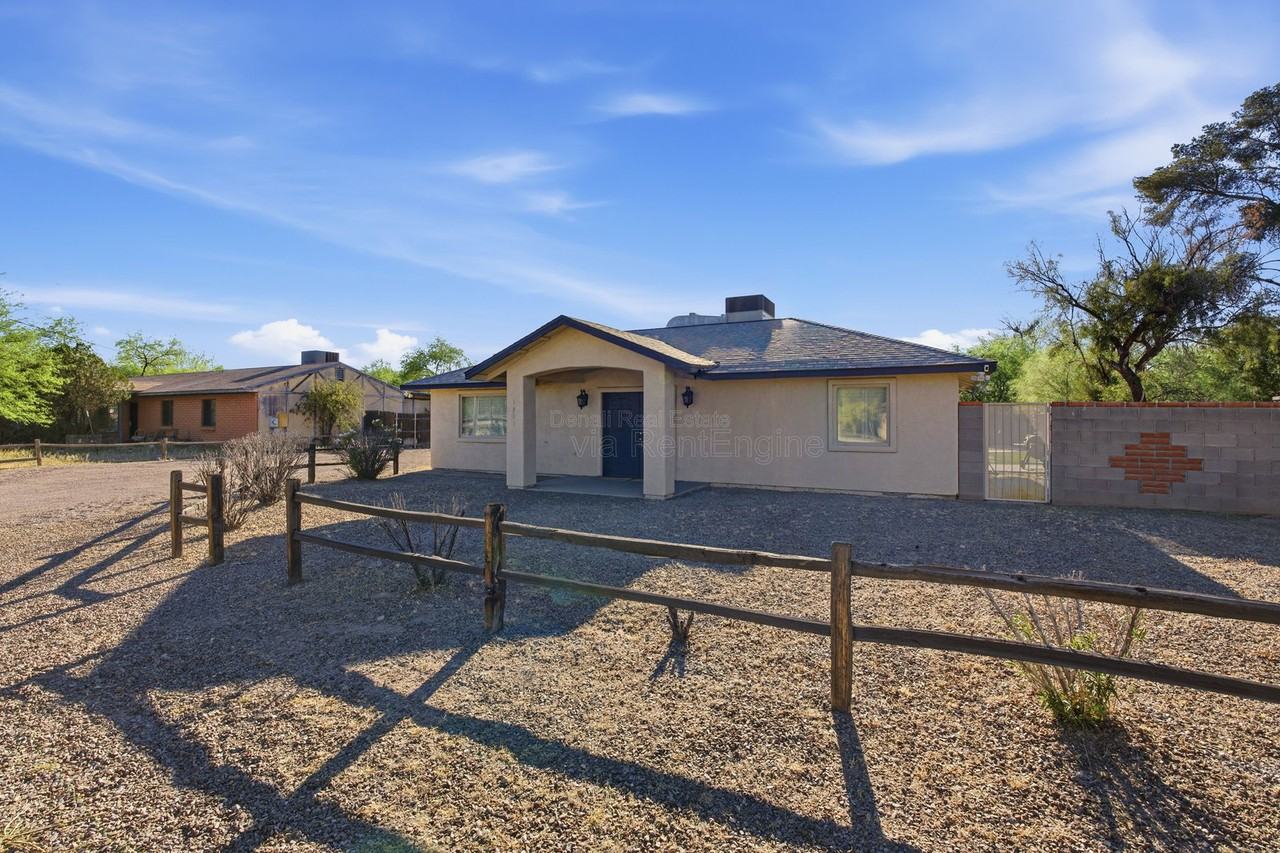 1901 N Rosemont Blvd - Photo 3 of 43