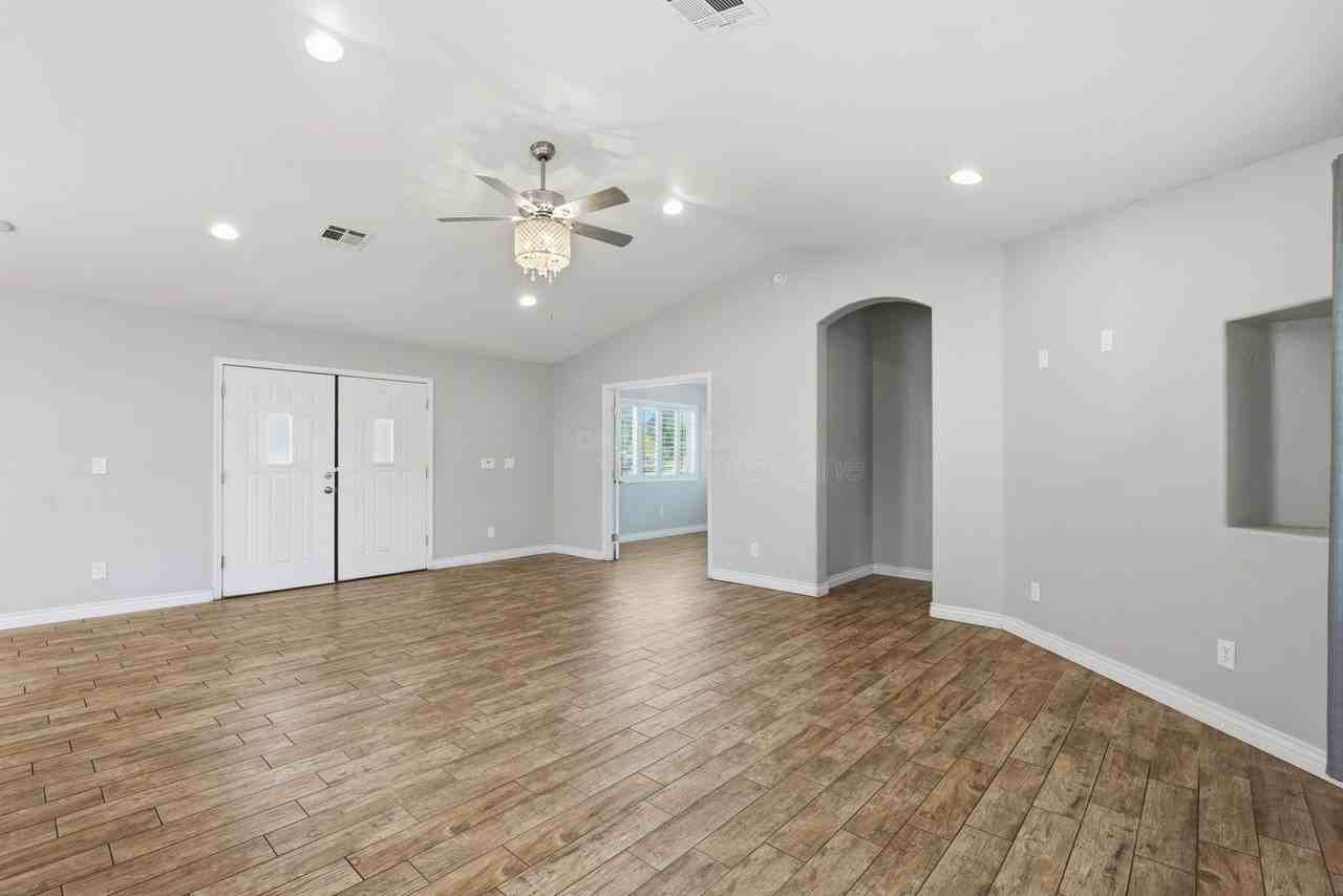 1901 N Rosemont Blvd - Photo 4 of 43