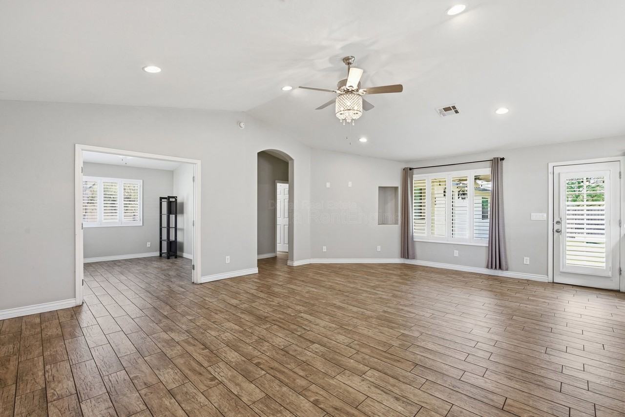 1901 N Rosemont Blvd - Photo 7 of 43