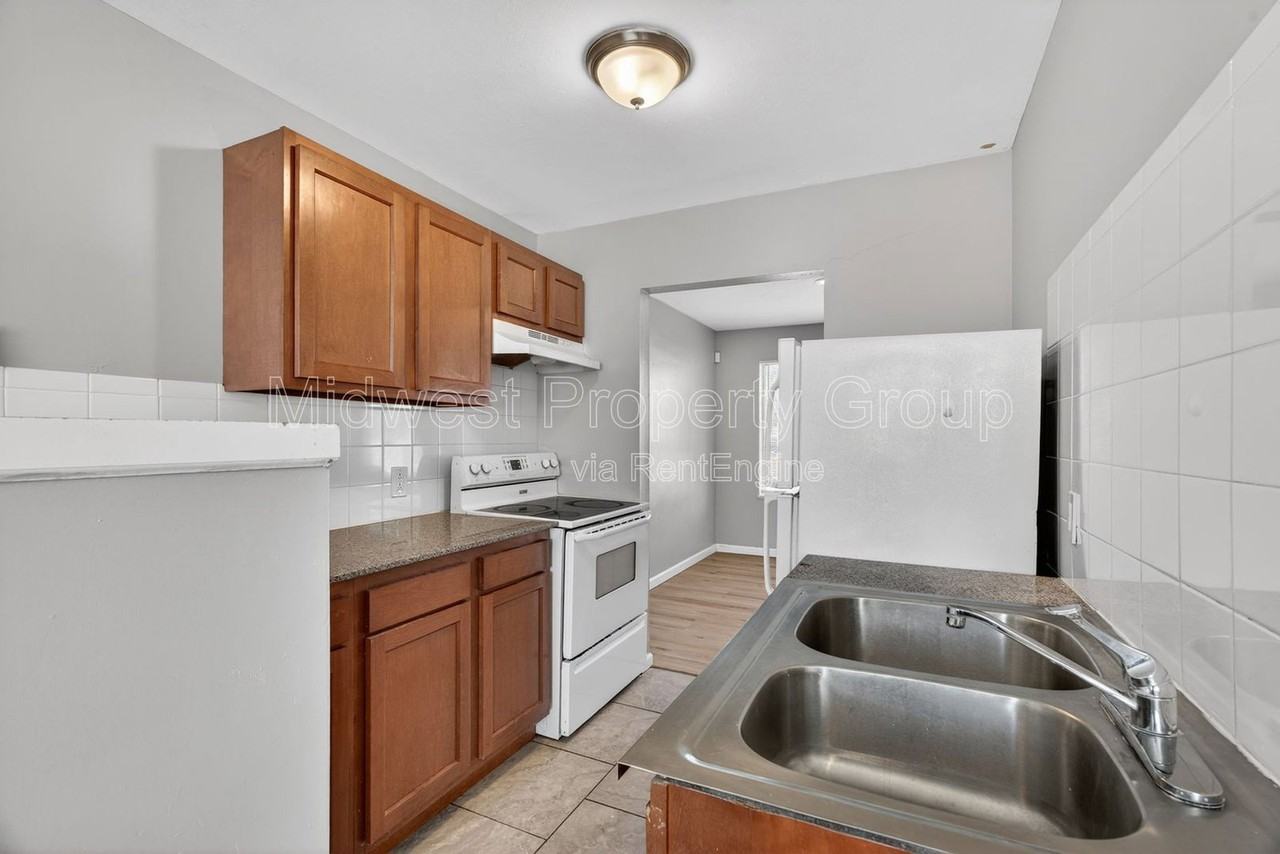 2228 Duchess Dr - Photo 3 of 29