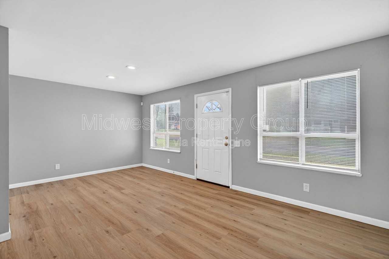 2228 Duchess Dr - Photo 6 of 29