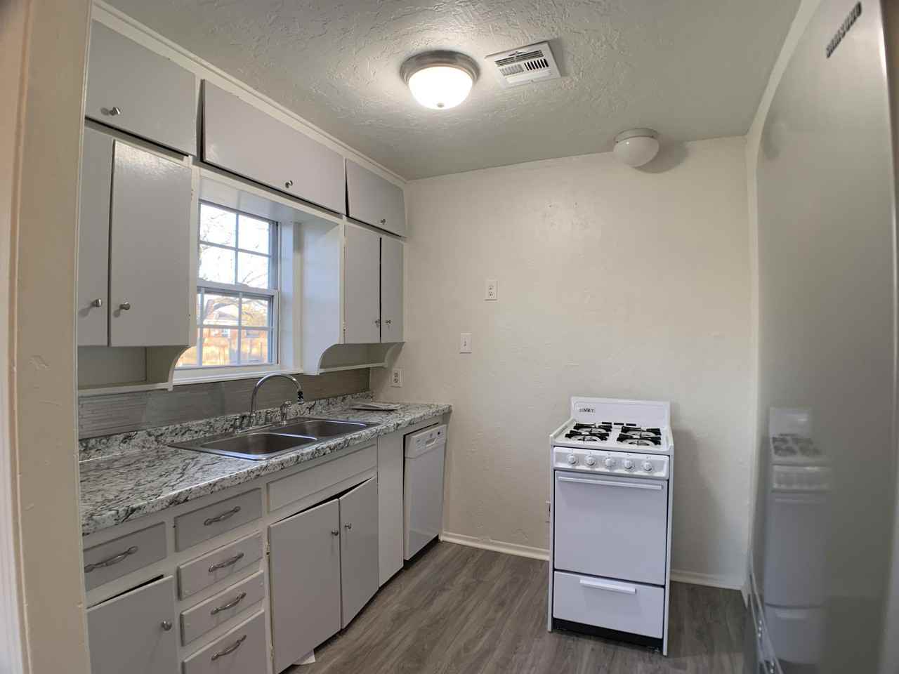 409 W Himes St - Photo 2 of 11