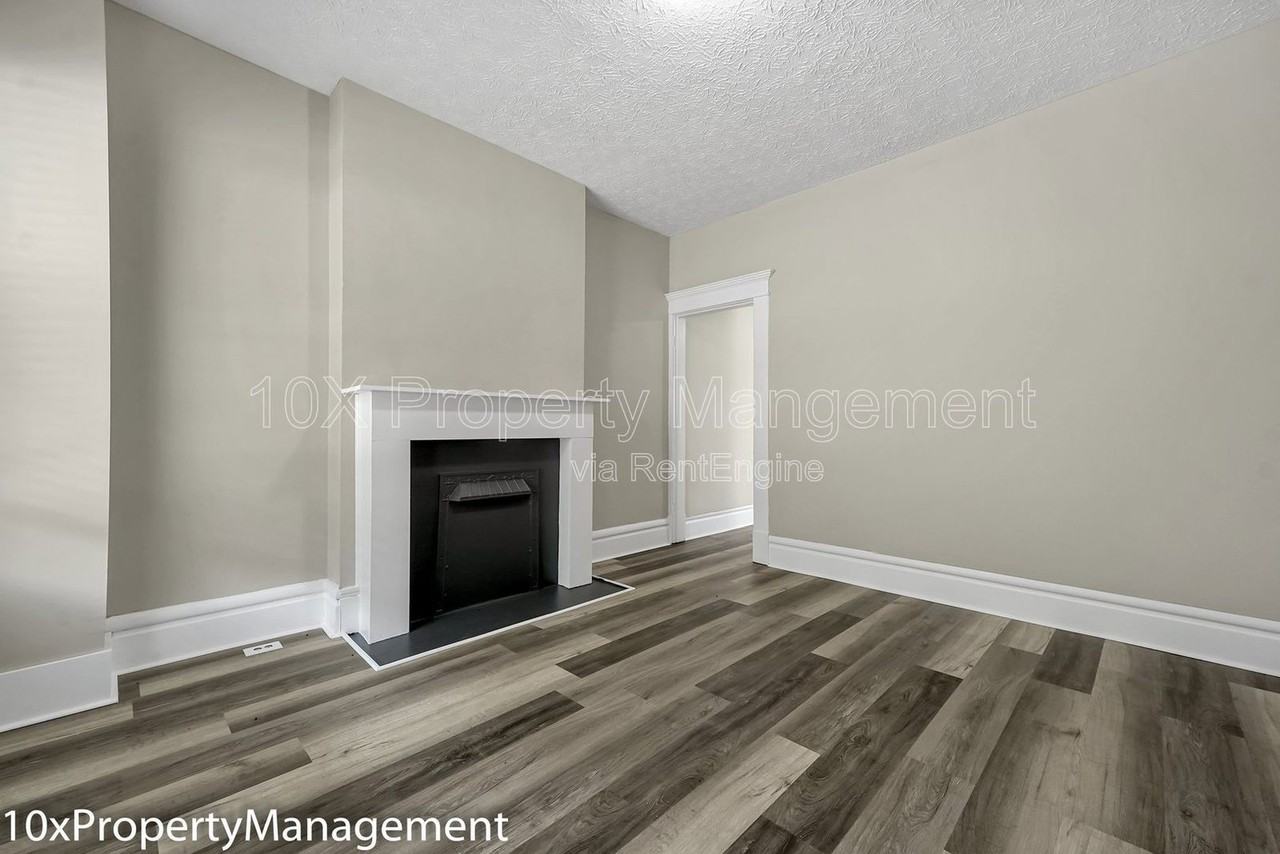 1127 Mcallister Ave - Photo 3 of 20