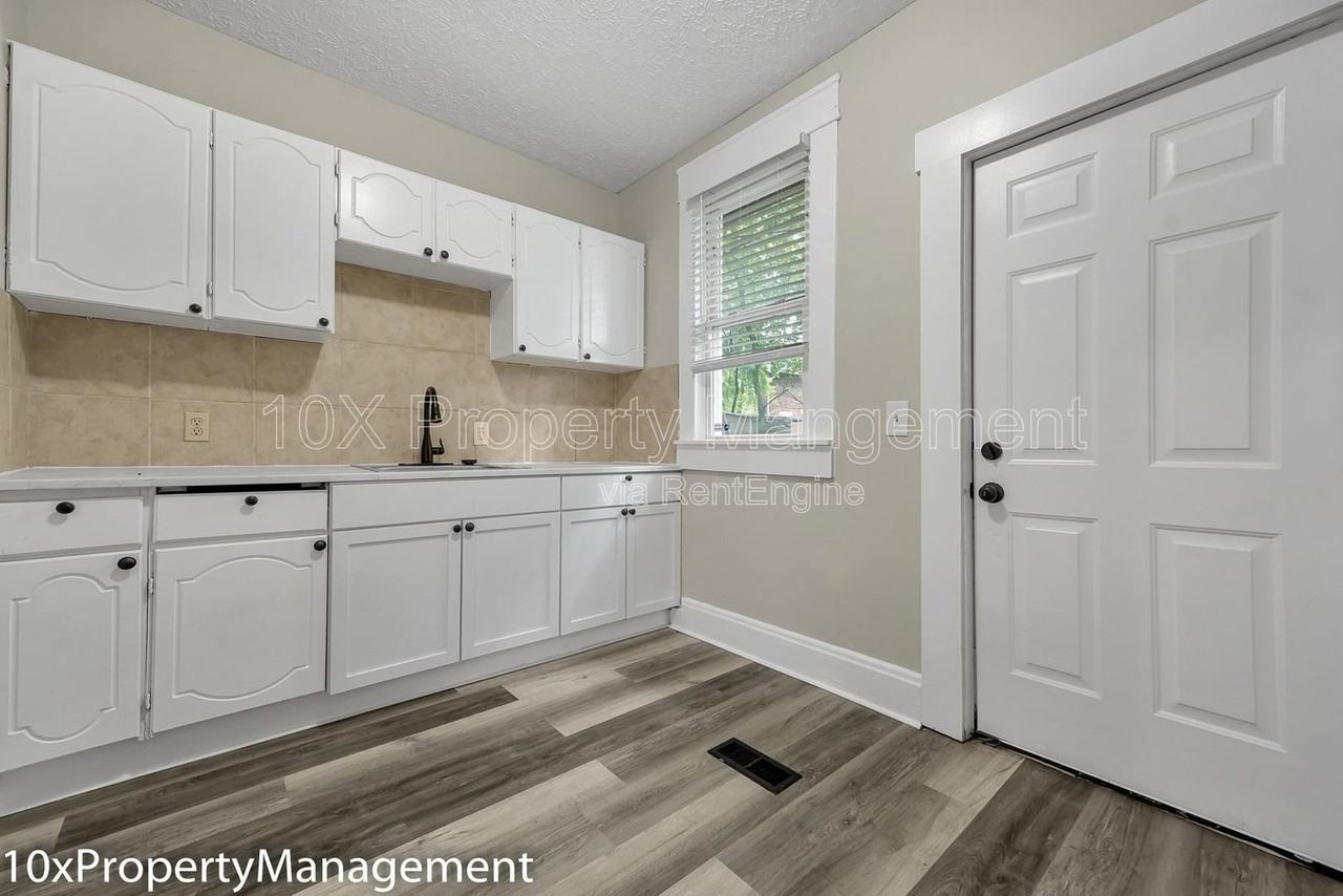 1127 Mcallister Ave - Photo 7 of 20