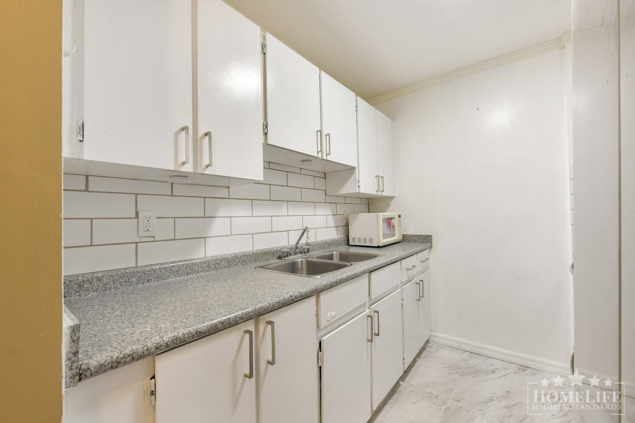 1850 Southmere Cres E - Photo 2 of 19