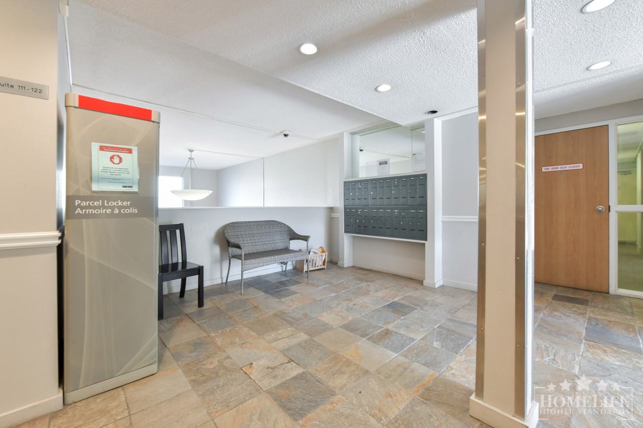1850 Southmere Cres E - Photo 3 of 19