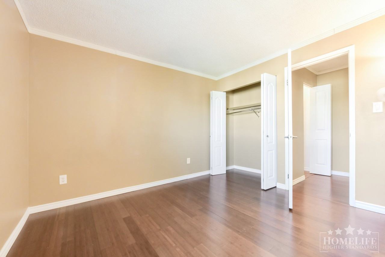 1850 Southmere Cres E - Photo 6 of 19