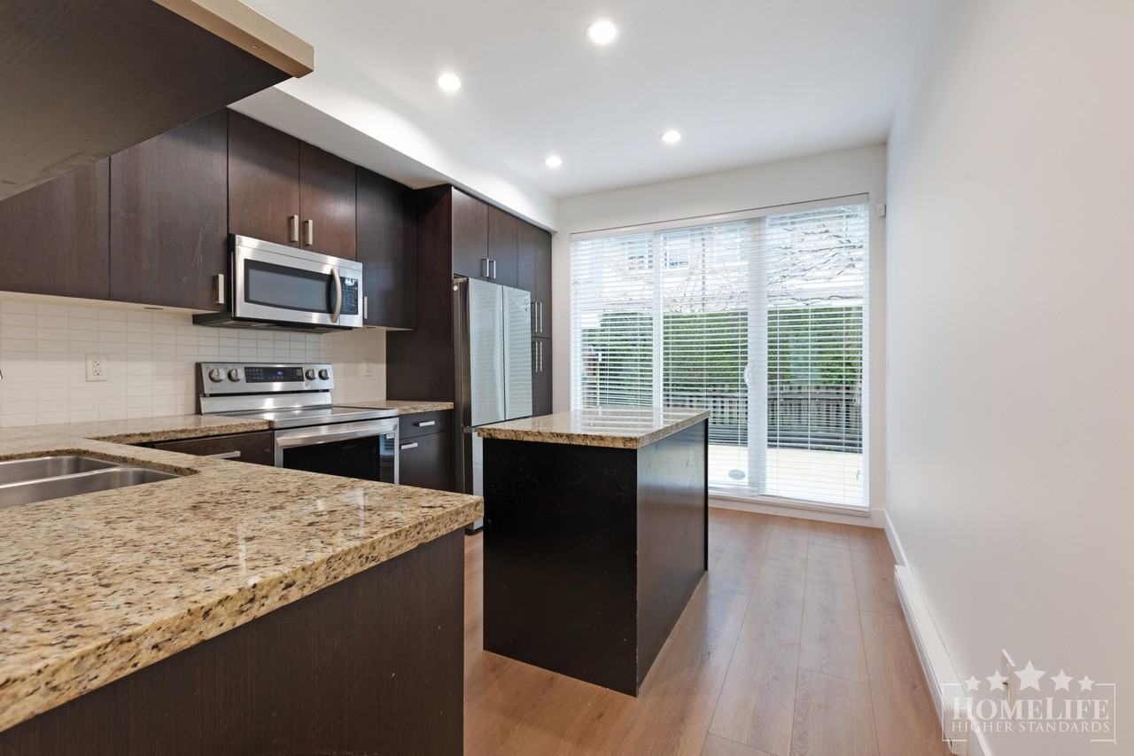 2501 161a St - Photo 5 of 26