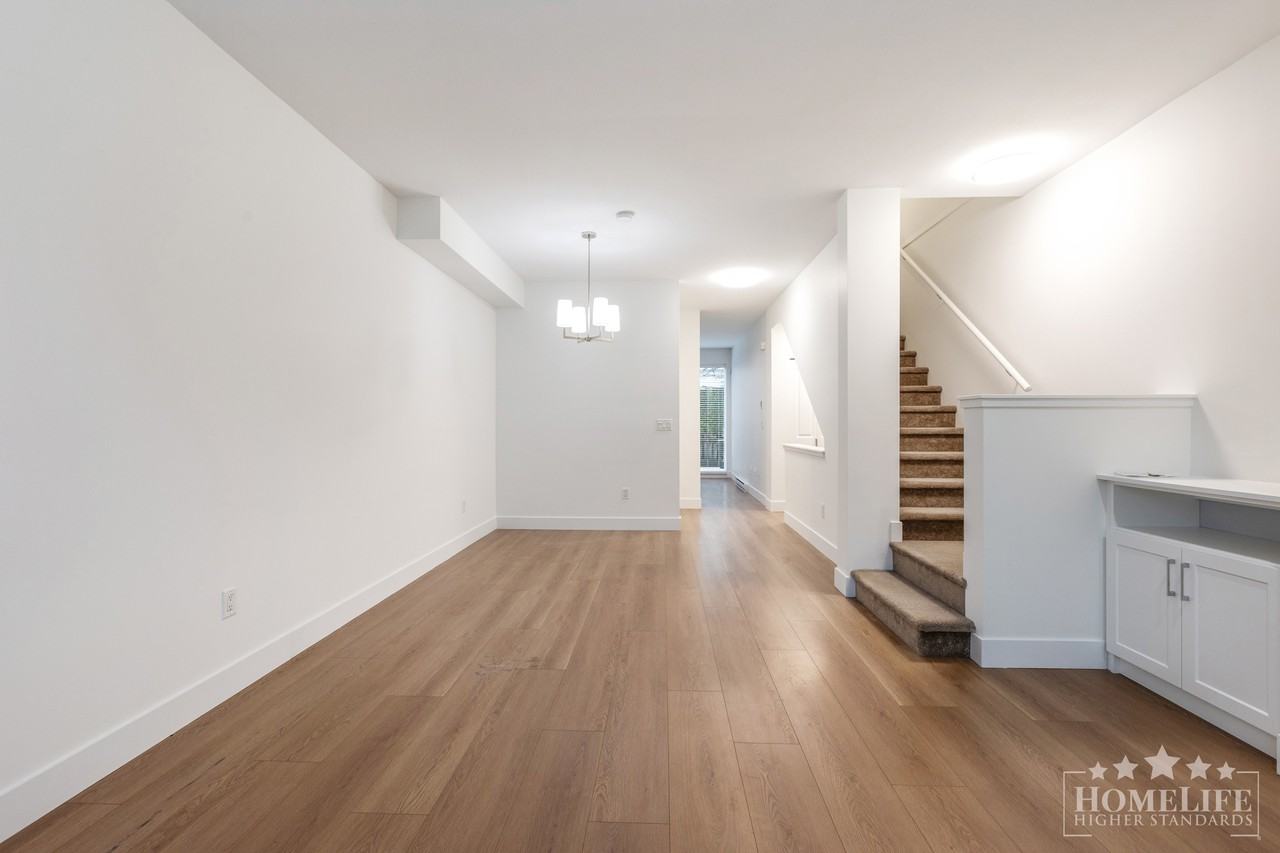 2501 161a St - Photo 6 of 26