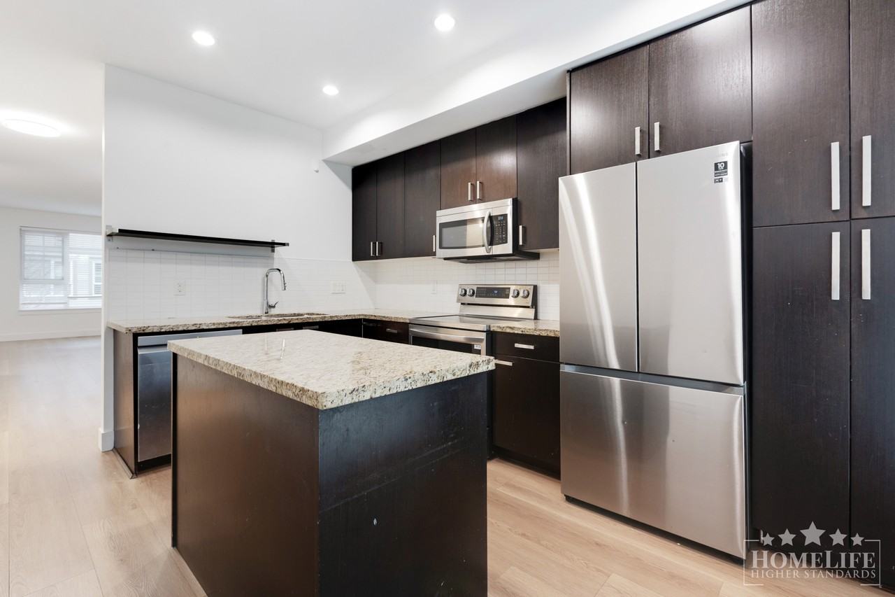 2501 161a St - Photo 7 of 26