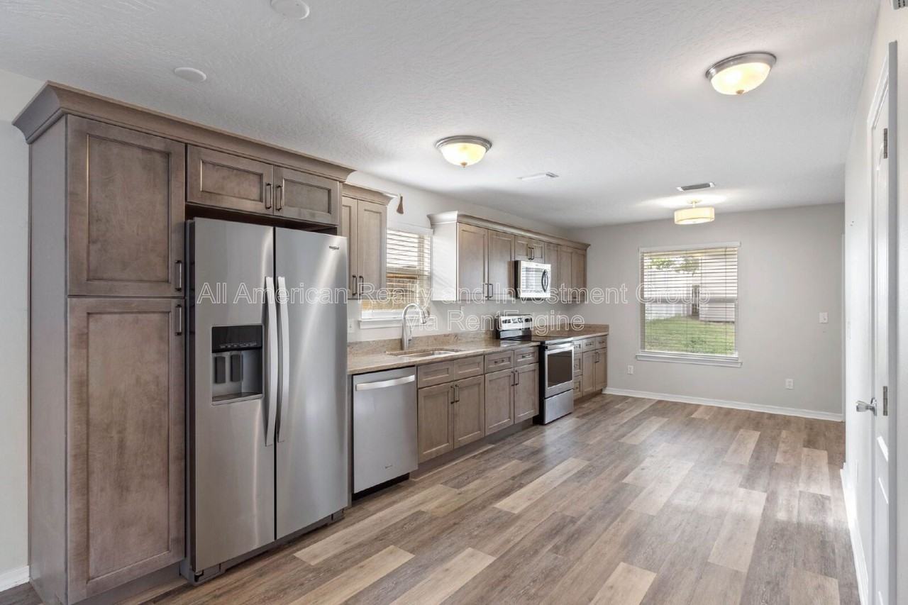 201 9th Ave - Photo 4 of 26