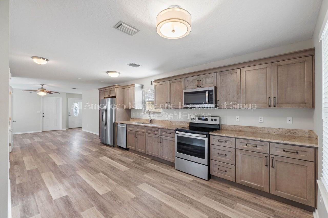 201 9th Ave - Photo 5 of 26