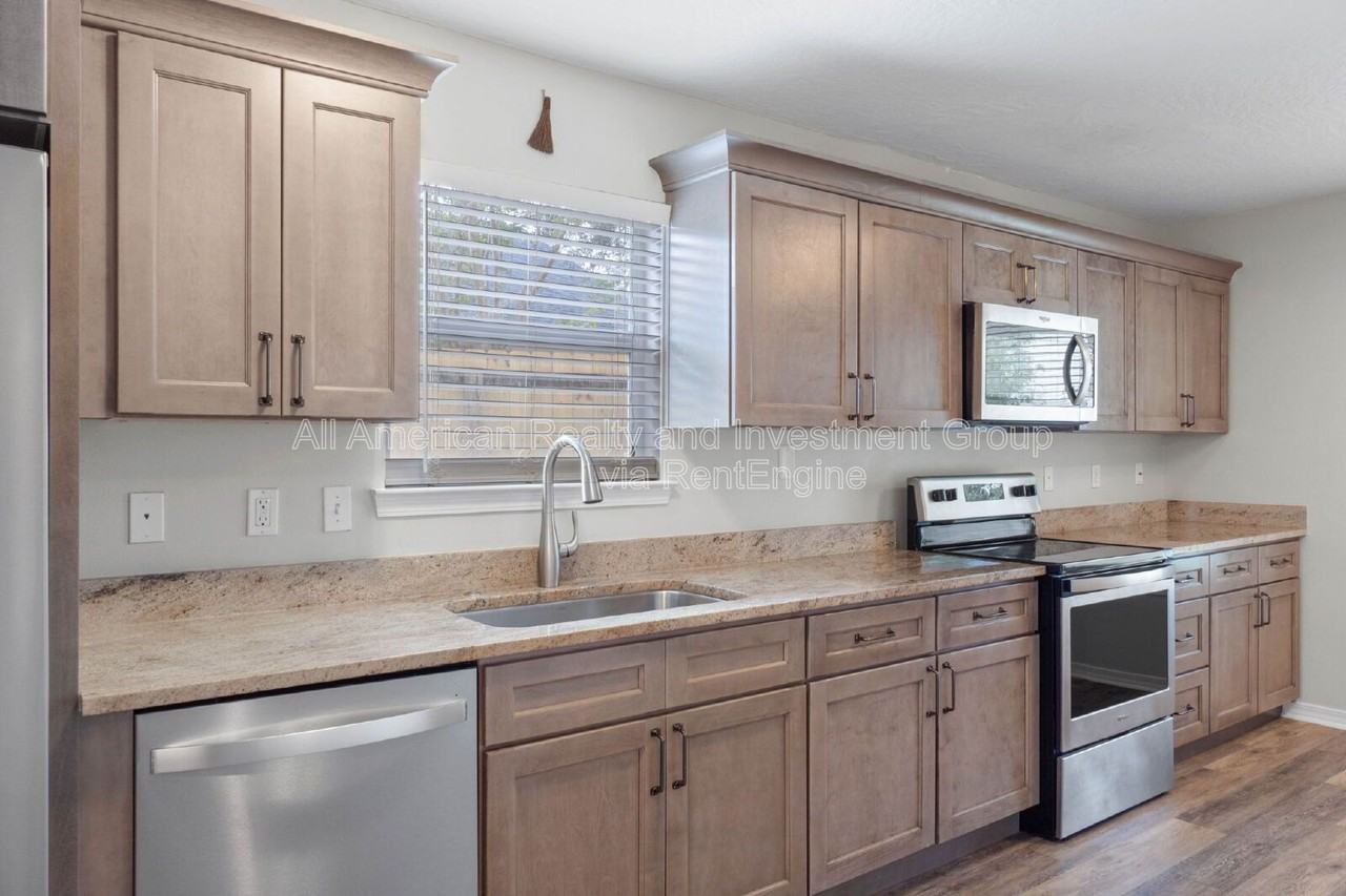 201 9th Ave - Photo 6 of 26