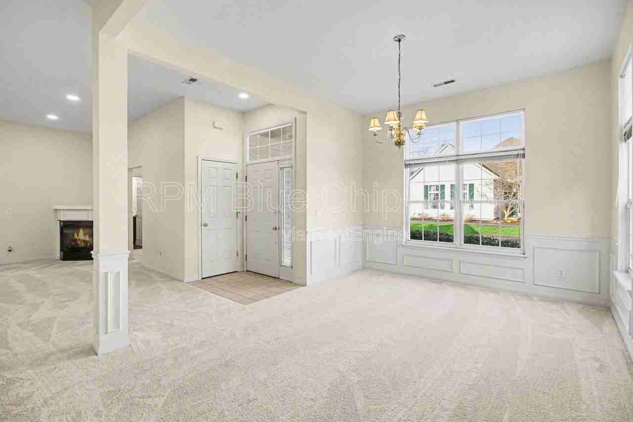 3795 Brantford Way - Photo 4 of 31