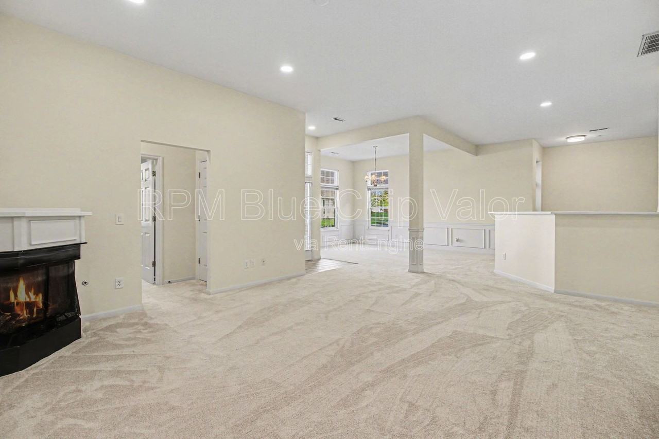 3795 Brantford Way - Photo 6 of 31