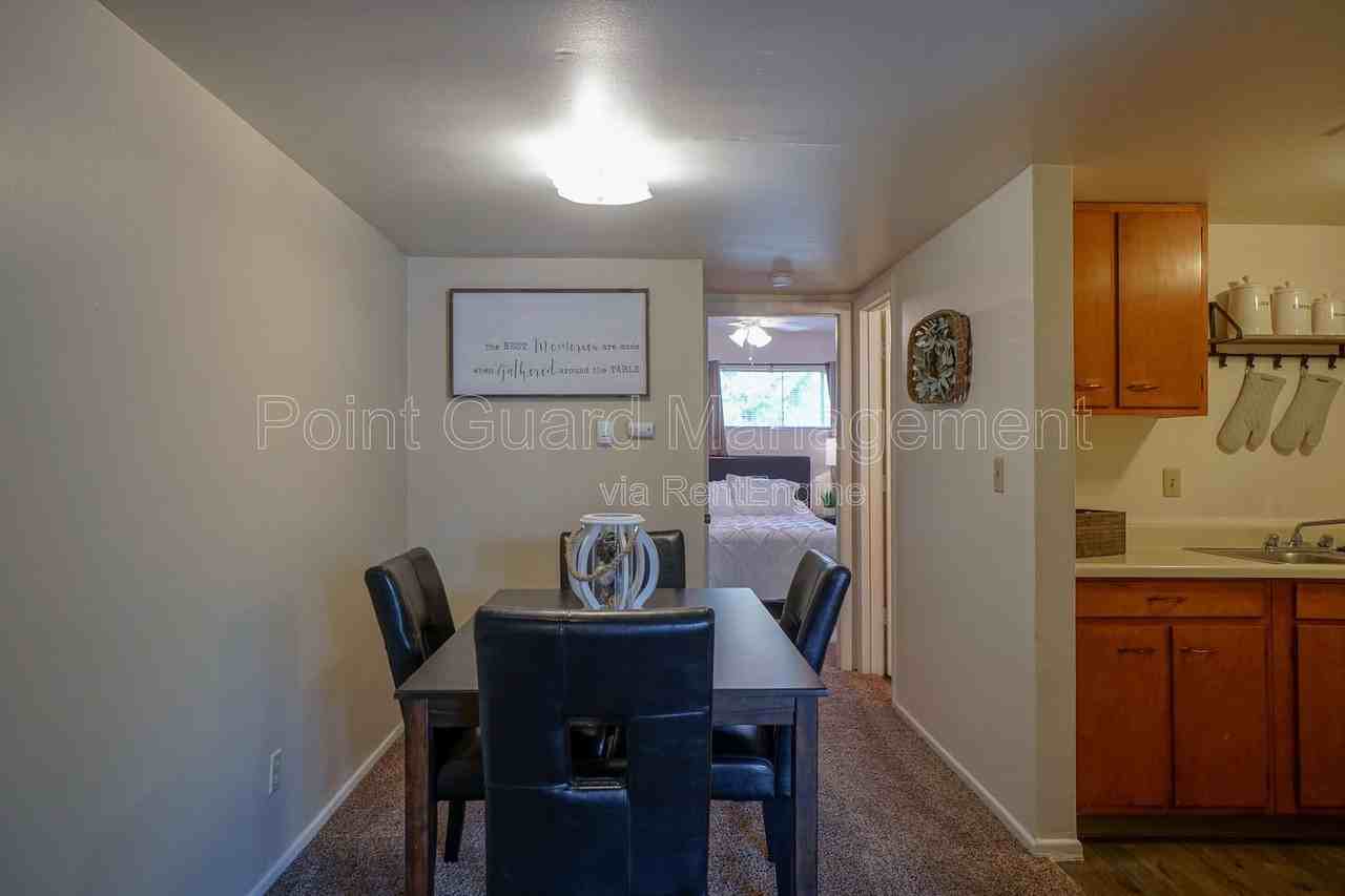 1413 Cambridge Pl #1413-06 - Photo 4 of 17