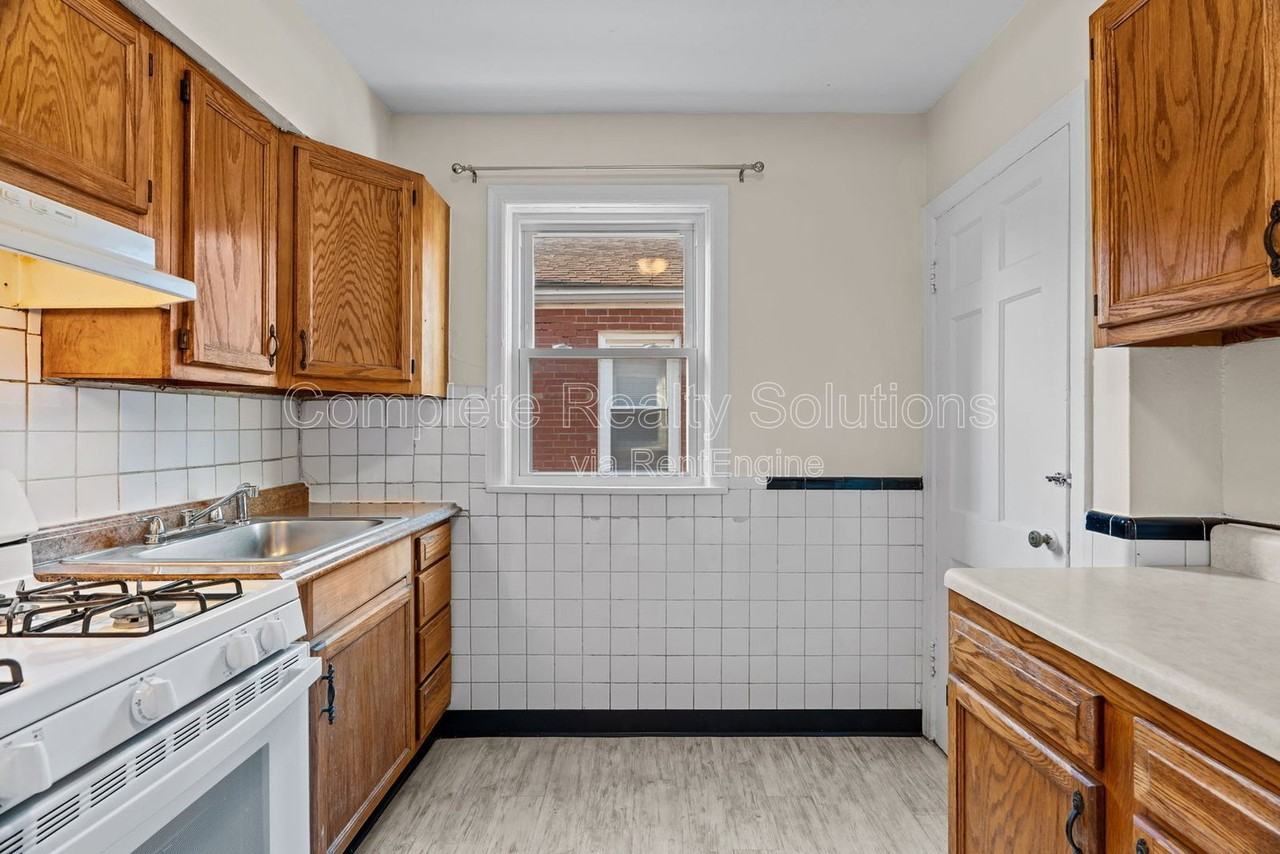 1258 Grant Dr - Photo 2 of 32