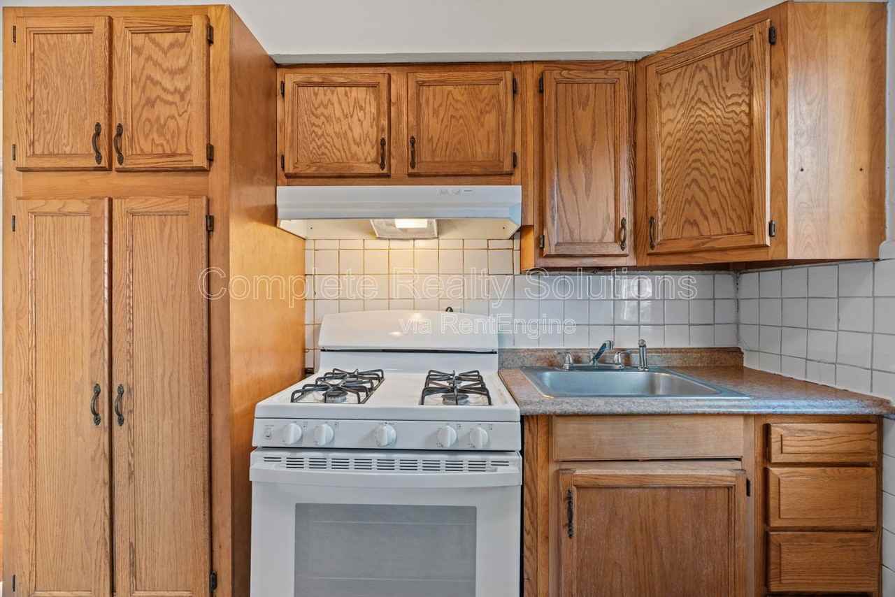 1258 Grant Dr - Photo 4 of 32