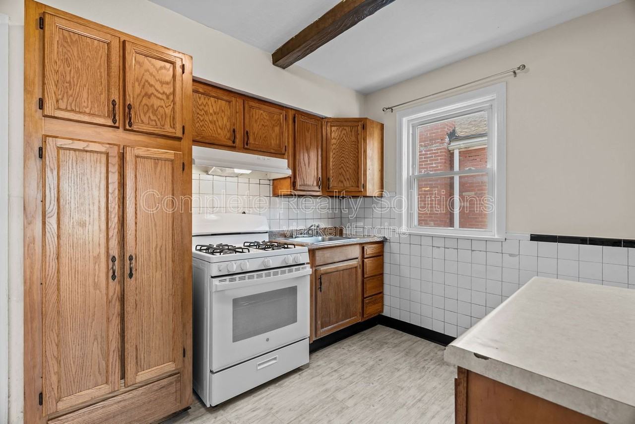 1258 Grant Dr - Photo 7 of 32