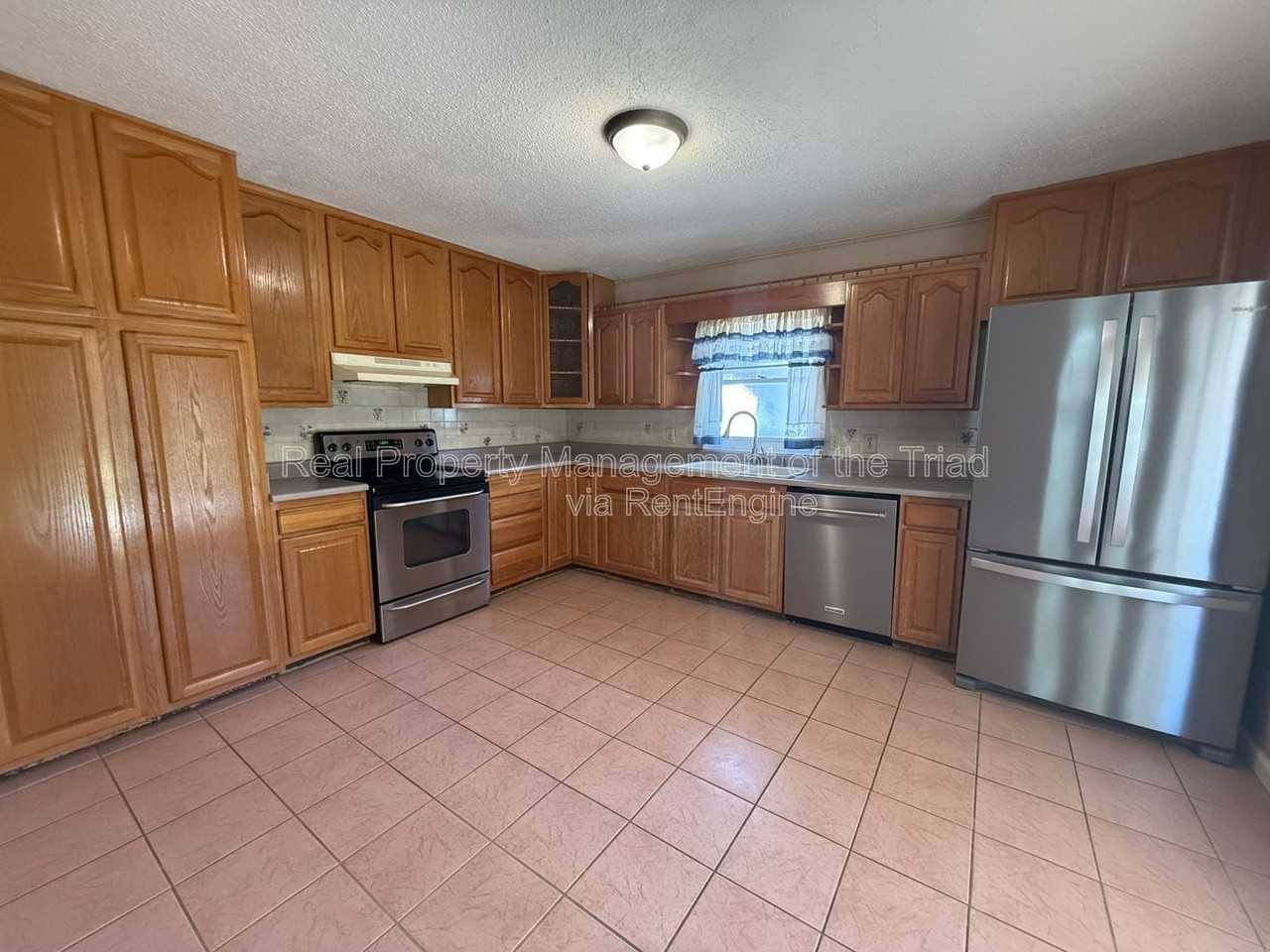 4908 Robert Andrew Rd - Photo 5 of 24