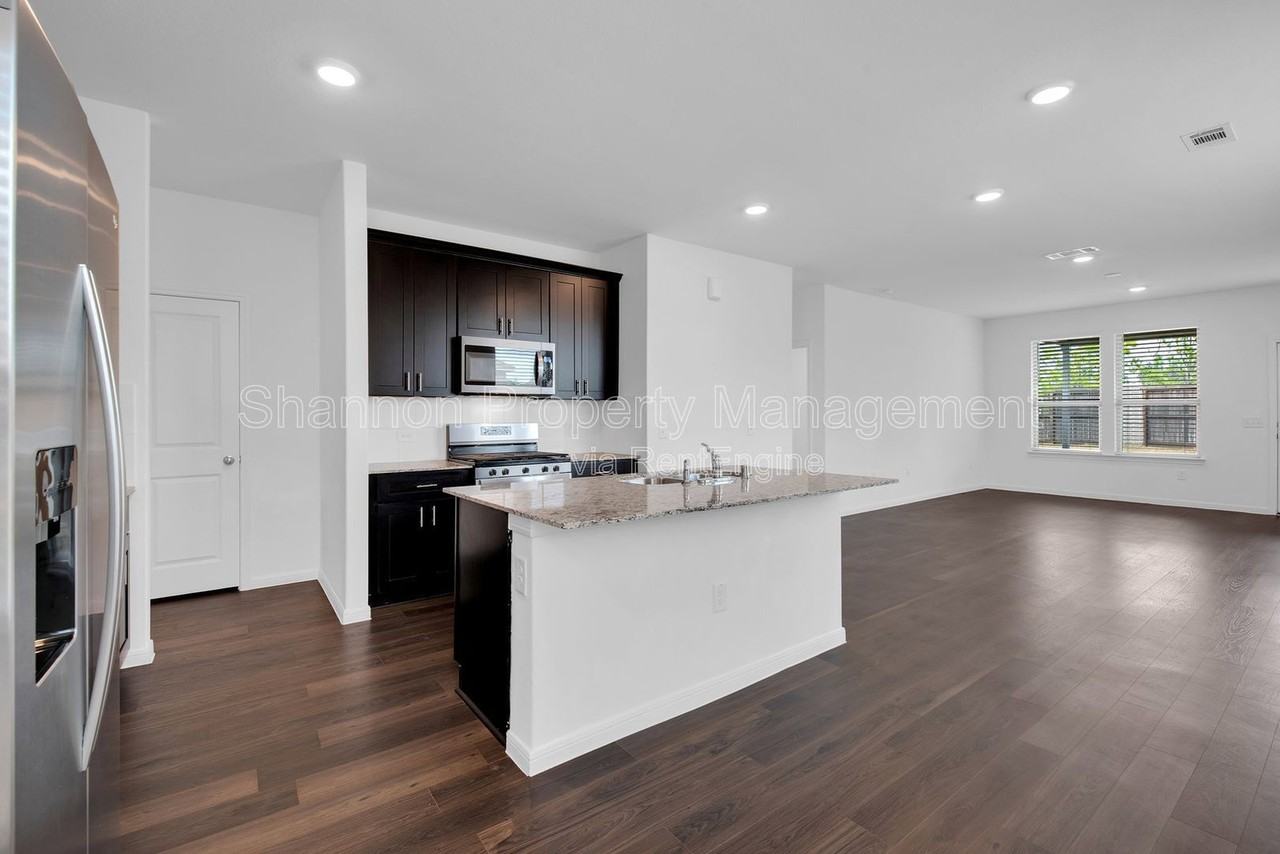 14403 Cedar Ledge Ln - Photo 4 of 30