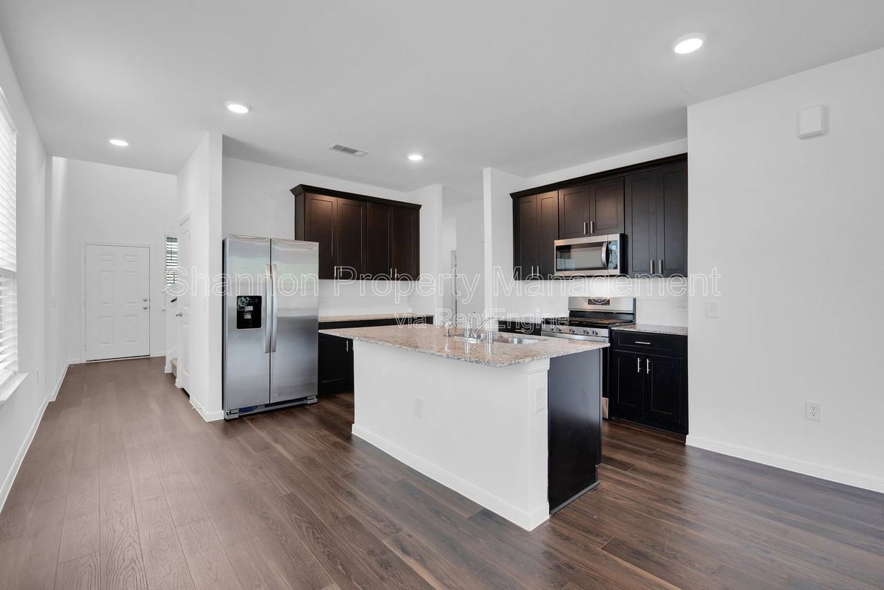 14403 Cedar Ledge Ln - Photo 5 of 30