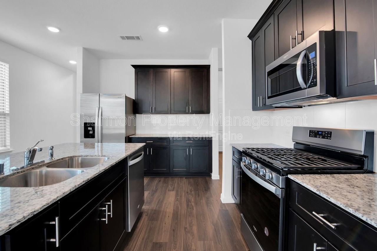 14403 Cedar Ledge Ln - Photo 7 of 30