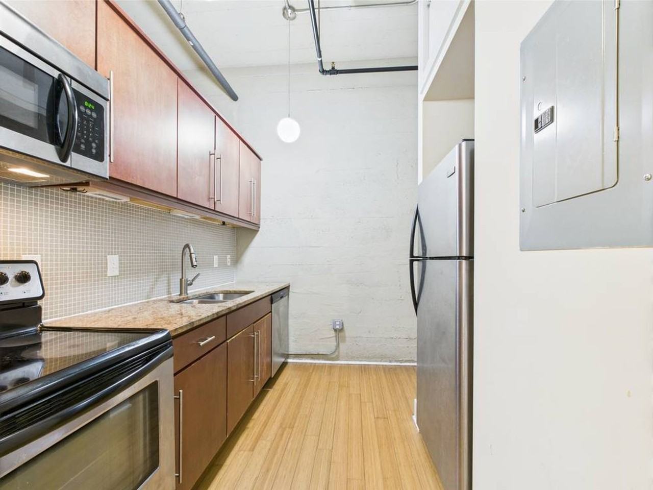 815 Perry St #212 - Photo 3 of 3