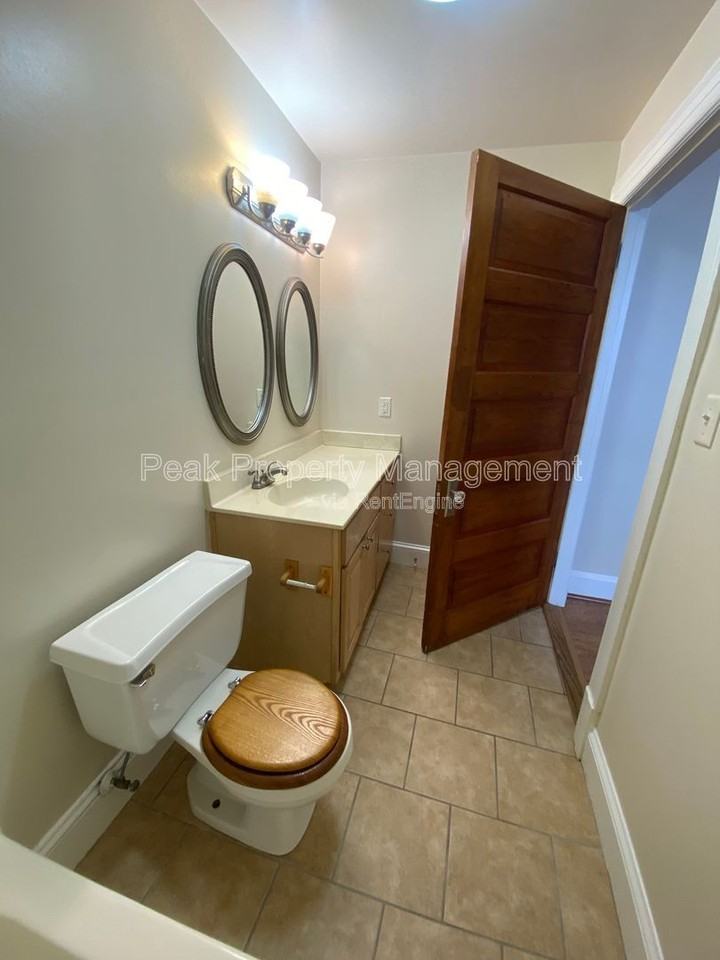 244 N Sycamore St #7 - Photo 5 of 14