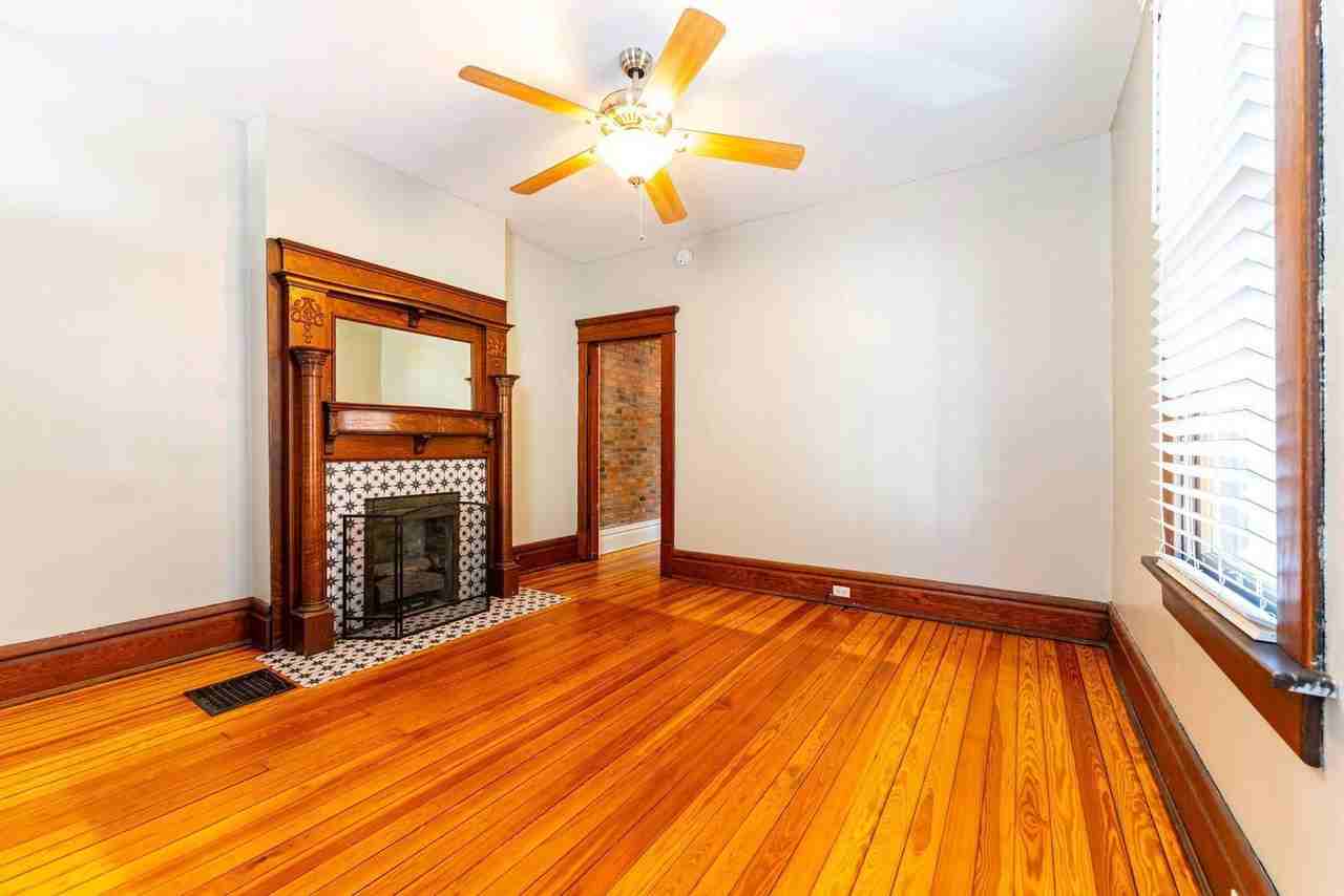 557 S 6th St - Photo 3 of 24