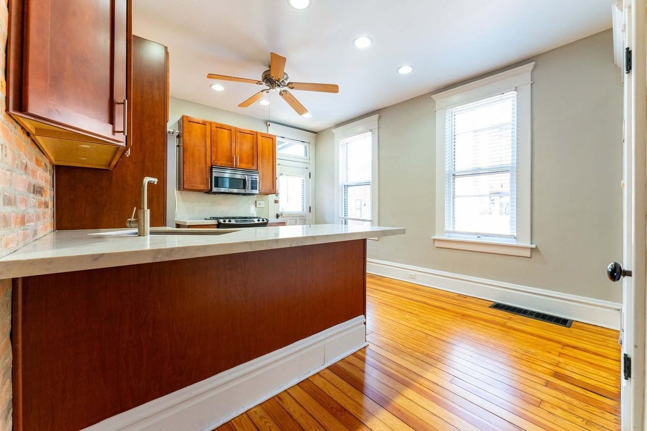 557 S 6th St - Photo 5 of 24