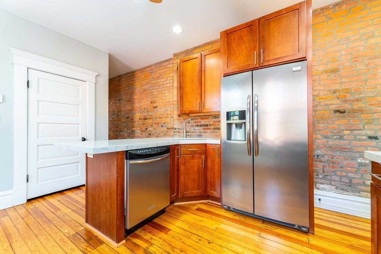 557 S 6th St - Photo 7 of 24