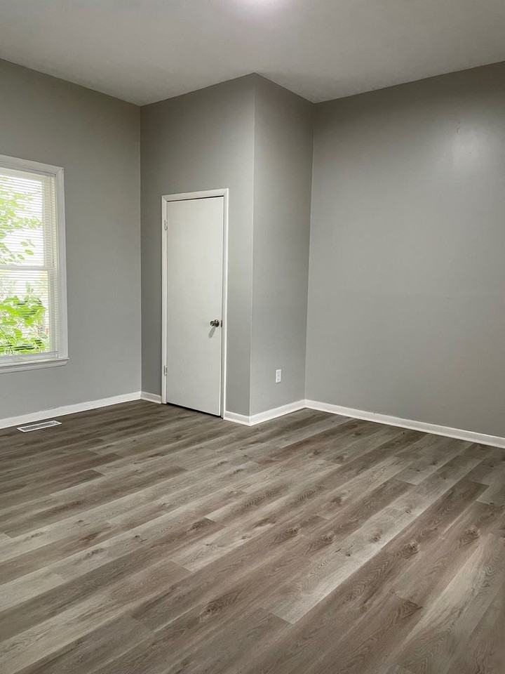 592 E 3rd Ave - Photo 4 of 7