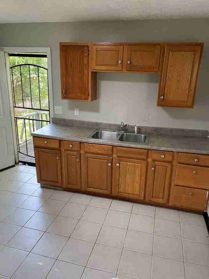 592 E 3rd Ave - Photo 5 of 7