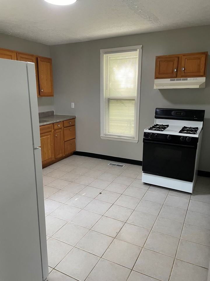 592 E 3rd Ave - Photo 6 of 7