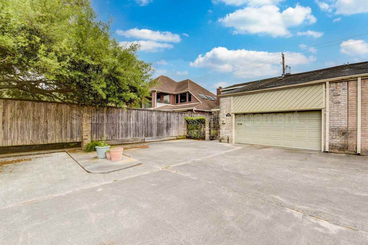 928 W Main St - Photo 2 of 23