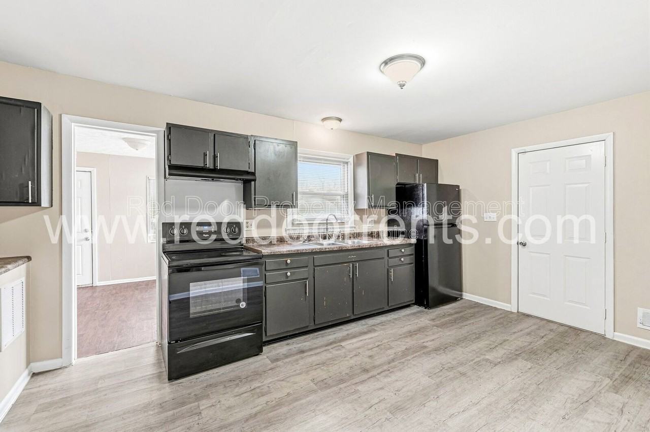 5563 E 34th St - Photo 4 of 24