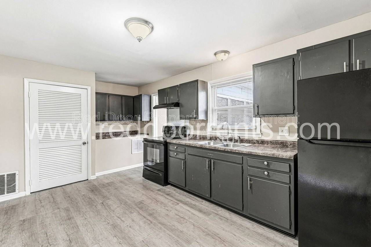 5563 E 34th St - Photo 5 of 24