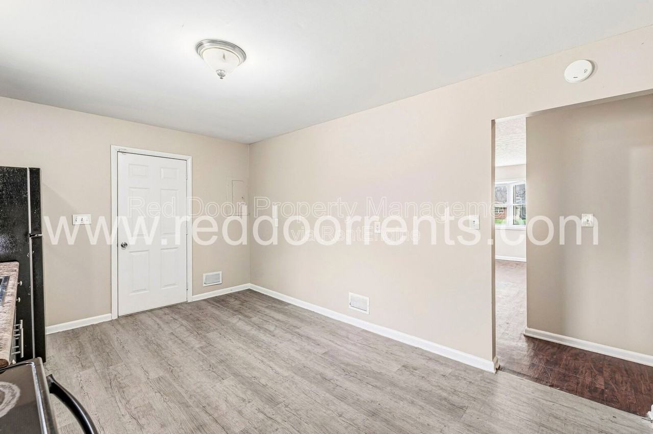 5563 E 34th St - Photo 6 of 24