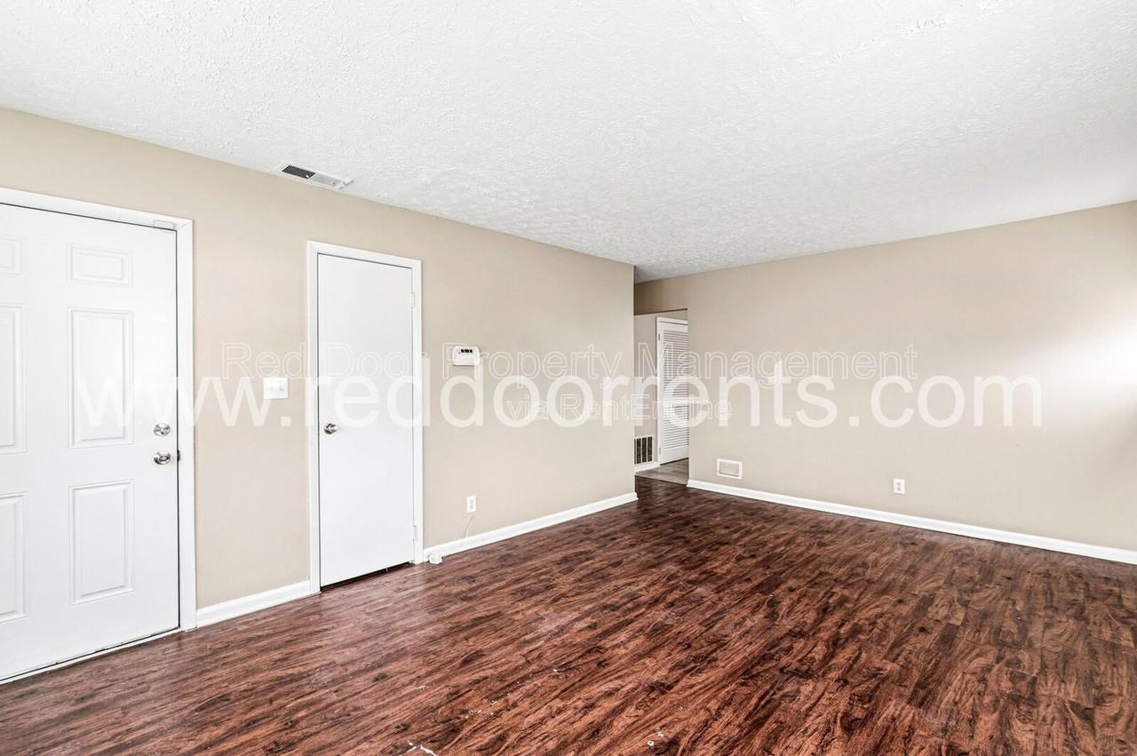 5563 E 34th St - Photo 7 of 24