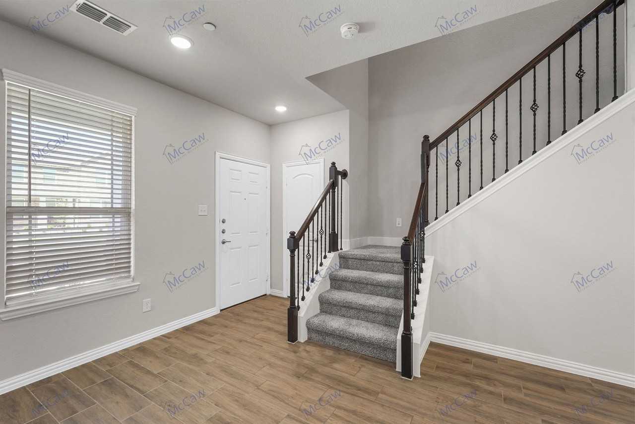 2904 Mare Dr - Photo 3 of 23