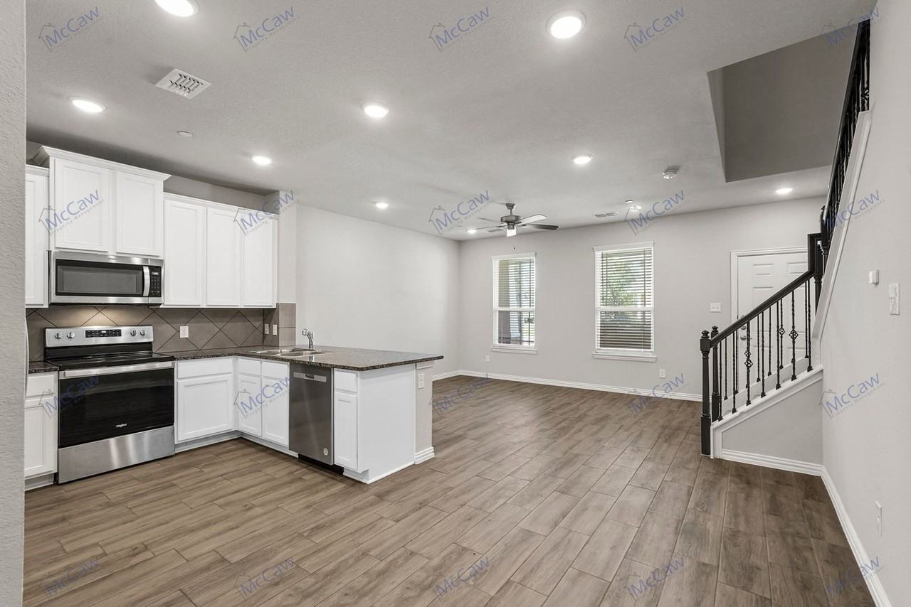 2904 Mare Dr - Photo 5 of 23