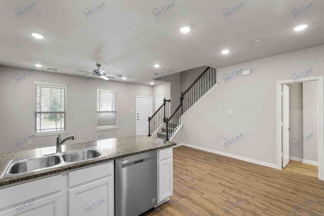 2904 Mare Dr - Photo 6 of 23